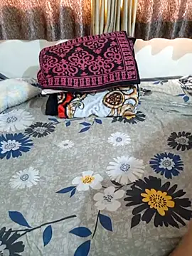 Queen Nora online show from May 6, 9:47 am