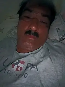 Snapshot of moonflower25 chatting on October 17, 2:26 am moonflower25 online show from October 17, 2:26 am