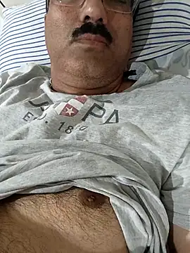 Snapshot of moonflower25 chatting on October 21, 8:53 pm moonflower25 online show from October 21, 8:53 pm