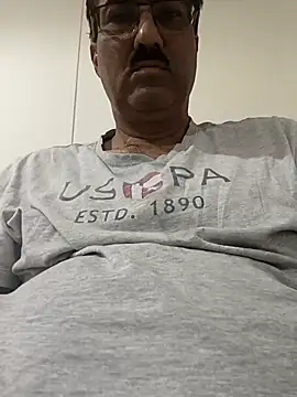 Snapshot of moonflower25 chatting on October 23, 4:34 am moonflower25 online show from October 23, 4:34 am