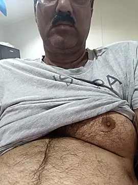 Snapshot of moonflower25 chatting on October 29, 5:31 am moonflower25 online show from October 29, 5:31 am