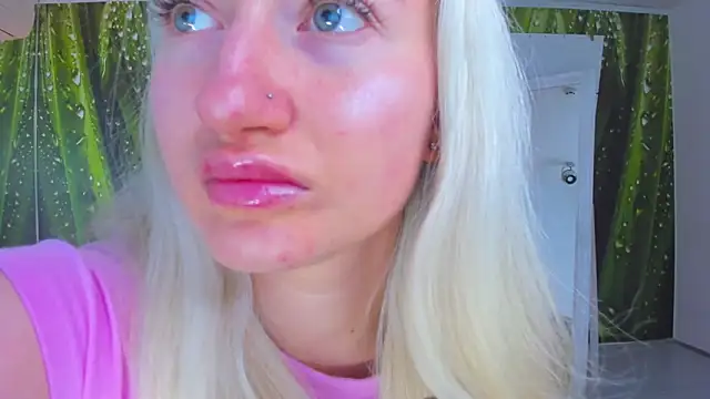 Snapshot of HollyTailors chatting on September 29, 5:23 am HollyTailors online show from September 29, 5:23 am