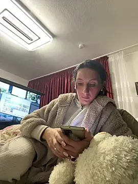 Emilia Mausi online show from March 30, 8:10 pm