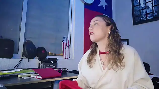 Snapshot of katkush2381 chatting on October 15, 3:06 am katkush2381 online show from October 15, 3:06 am