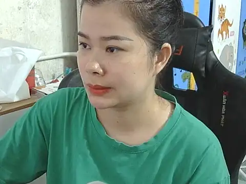 Snapshot of suri- chatting on September 10, 2:33 am suri- online show from September 10, 2:33 am