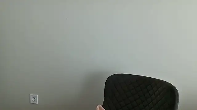 Snapshot of gglingeriee chatting on February 23, 9:06 am gglingeriee online show from February 23, 9:06 am