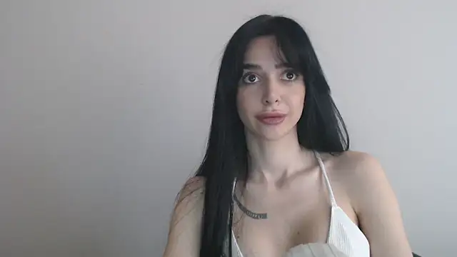 Snapshot of gglingeriee chatting on April 21, 10:10 am gglingeriee online show from April 21, 10:10 am