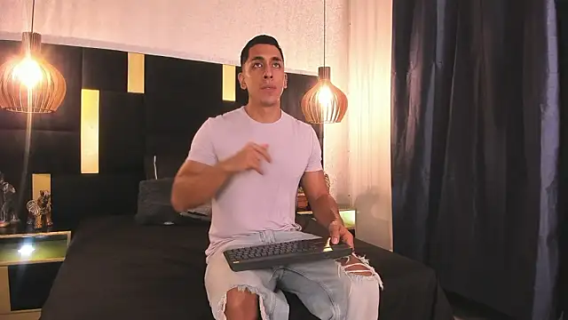 Lucio  Fox online show from February 7, 11:36 am