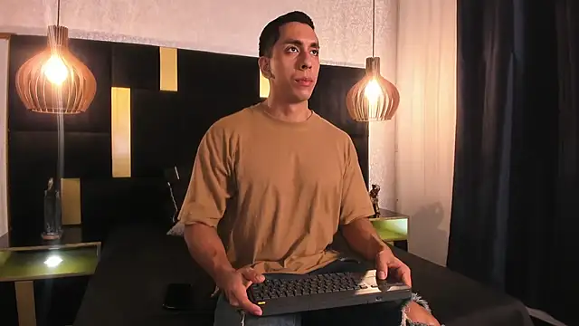 Lucio  Fox online show from May 8, 11:37 am