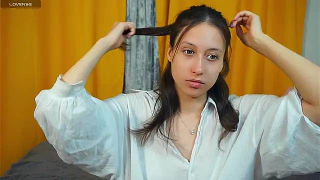 BeckyBurgh online show from October 14, 6:31 pm