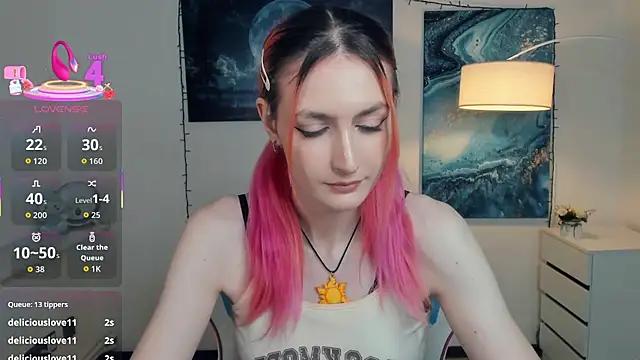 Snapshot of EasterBlink chatting on October 24, 10:44 am EasterBlink online show from October 24, 10:44 am