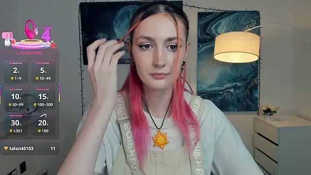 Snapshot of EasterBlink chatting on October 26, 11:27 am EasterBlink online show from October 26, 11:27 am