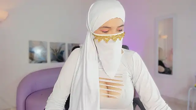 Snapshot of salma_isawwii chatting on April 15, 3:19 pm salma isawwii online show from April 15, 3:19 pm