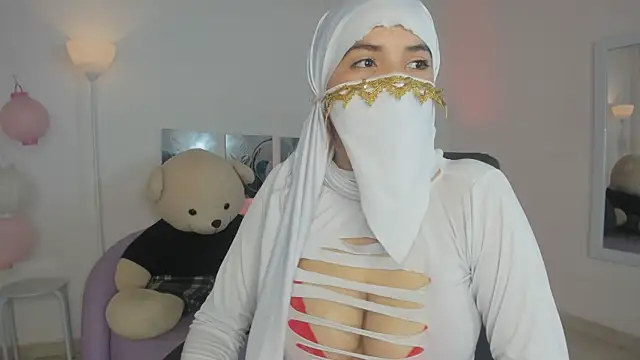 Snapshot of salma_isawwii chatting on May 11, 2:56 pm salma isawwii online show from May 11, 2:56 pm