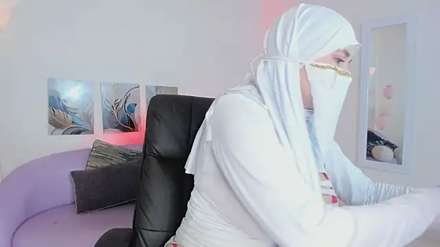 Snapshot of salma_isawwii chatting on May 16, 2:27 pm salma isawwii online show from May 16, 2:27 pm