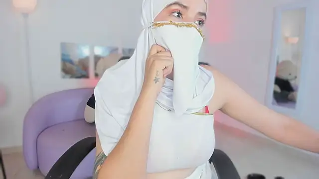 Snapshot of salma_isawwii chatting on May 22, 2:33 pm salma isawwii online show from May 22, 2:33 pm