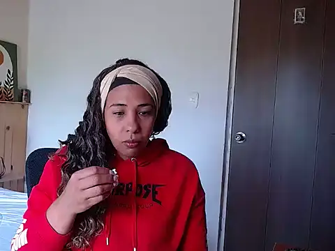 IVONNE COLLINS33 online show from September 23, 5:38 pm