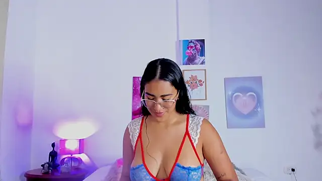 tyra bankss  online show from October 10, 7:13 pm