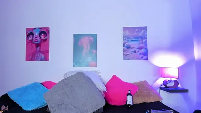 tyra bankss  online show from December 20, 3:35 am