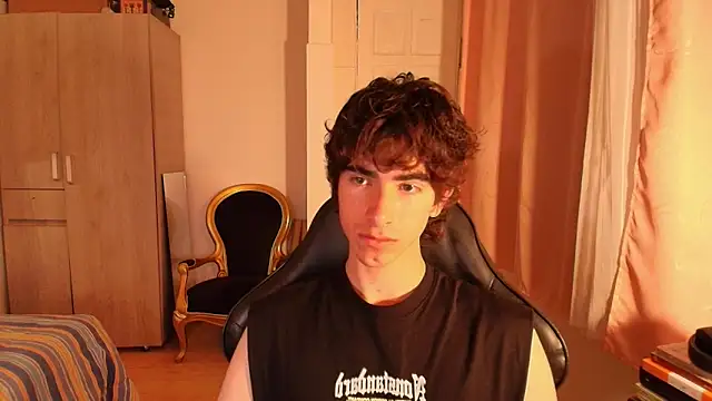 Nude Boy18 online show from September 23, 3:20 am