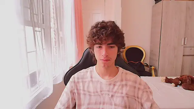 Nude Boy18 online show from October 9, 3:32 pm