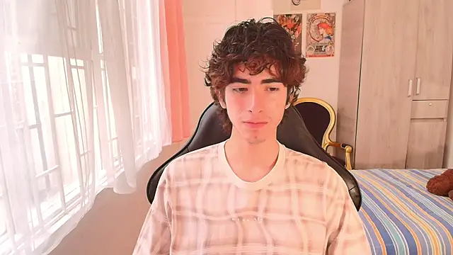 Nude Boy18 online show from October 17, 4:42 pm