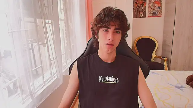 Nude Boy18 online show from October 20, 3:45 pm