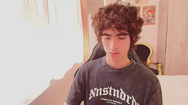 Nude Boy18 online show from October 24, 6:37 pm