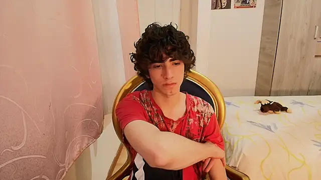 Nude Boy18 online show from November 4, 11:15 pm