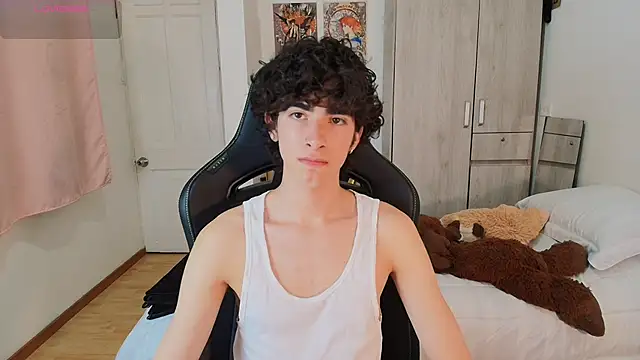 Nude Boy18 online show from May 7, 1:55 am