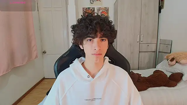 Nude Boy18 online show from May 8, 12:38 am