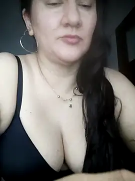 Aisha manzur online show from January 5, 6:00 pm