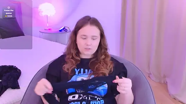 VelvetVixenCute online show from October 19, 6:25 am