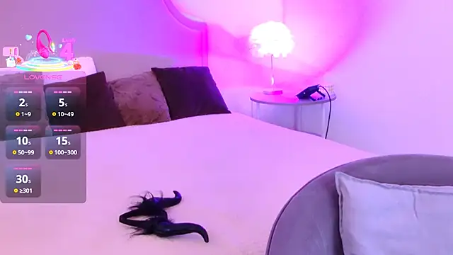 VelvetVixenCute online show from October 25, 5:26 am