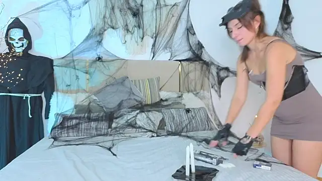 Little mia   online show from October 24, 10:06 pm