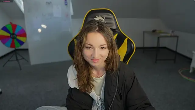 Snapshot of Adele_beauty chatting on April 6, 10:27 am Adele beauty online show from April 6, 10:27 am