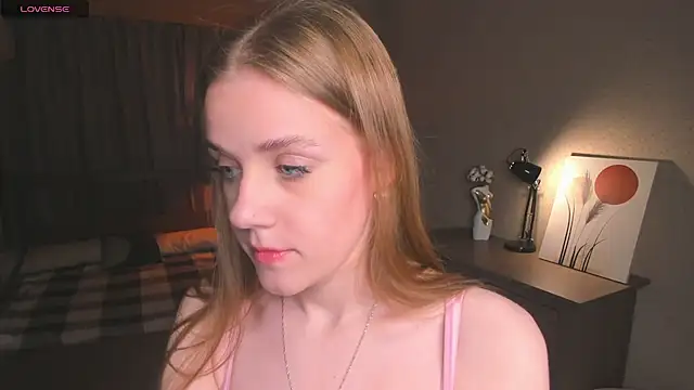 Snapshot of OdellaFrake chatting on September 17, 7:37 pm OdellaFrake online show from September 17, 7:37 pm