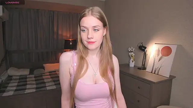 Snapshot of OdellaFrake chatting on September 20, 8:32 pm OdellaFrake online show from September 20, 8:32 pm