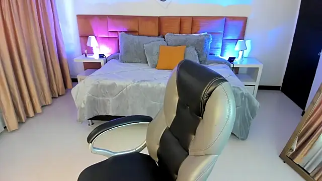 Snapshot of Catti_Brie chatting on September 18, 11:56 am Catti Brie online show from September 18, 11:56 am