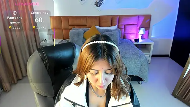 Snapshot of Catti_Brie chatting on October 22, 11:54 am Catti Brie online show from October 22, 11:54 am