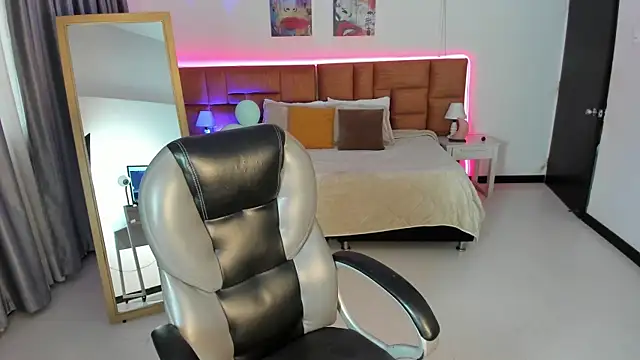 Catti Brie online show from April 24, 11:34 am