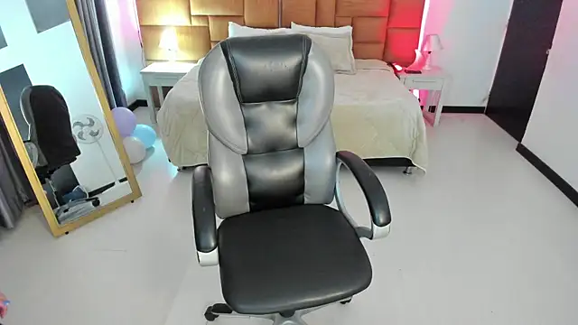 Catti Brie online show from April 25, 11:35 am