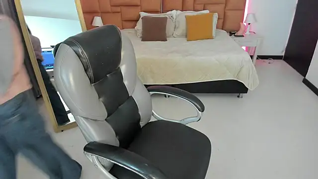 Catti Brie online show from April 26, 11:41 am