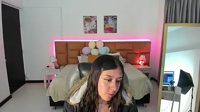 Snapshot of Catti_Brie chatting on May 14, 11:39 am Catti Brie online show from May 14, 11:39 am