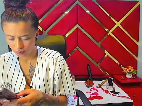 Snapshot of Kataleya_Luck chatting on December 5, 3:15 am Kataleya Luck online show from December 5, 3:15 am