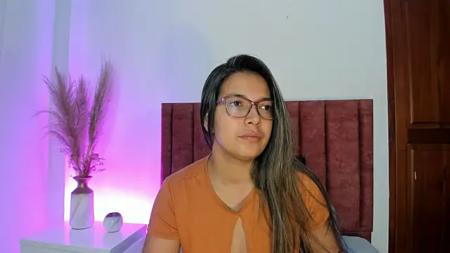 EllieFontanes online show from September 18, 6:43 pm