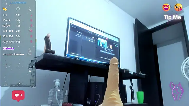 Alicia Whitee online show from October 2, 10:22 am