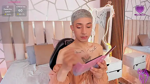 CYRUS TAY online show from April 27, 12:03 pm