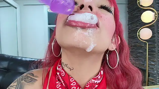 Snapshot of miss___abigail chatting on December 16, 2:05 am miss abigail online show from December 16, 2:05 am