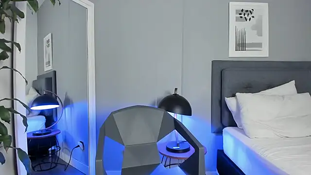 Tylerffoxx online show from October 9, 7:23 pm